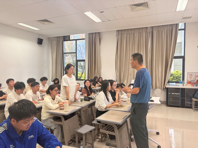 我院老师赴泰州学院进行研究生招...
